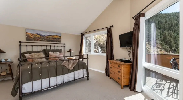 The Cedars Luxury  At Windcliff 5 Bedroom Home by RedAwning