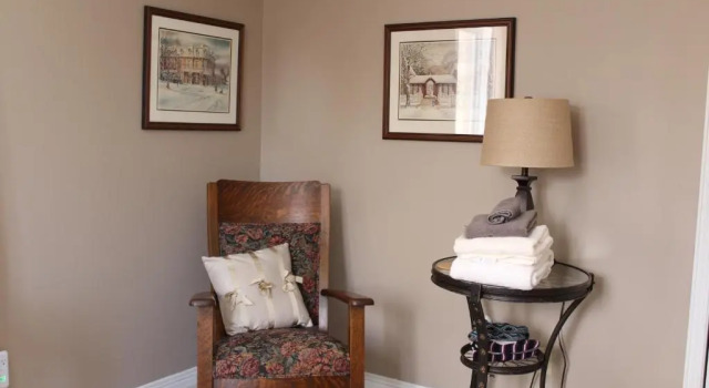 Tailwinds B&B, Book Bed and Breakfast Erin Ontario
