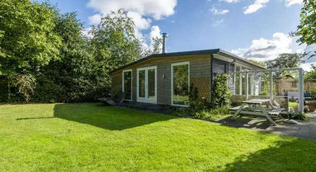 Modern and Luxurious Bungalow