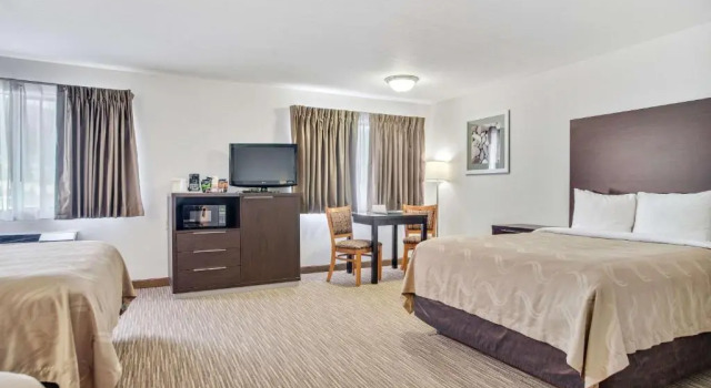 Двухместный люкс EverSpring Inn & Suites