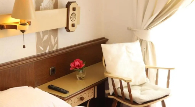 Kurhotel Würdinger Hof, Забронировать Отель Отели Нижнебаварского курортного треугольника с парковкой, Парковка