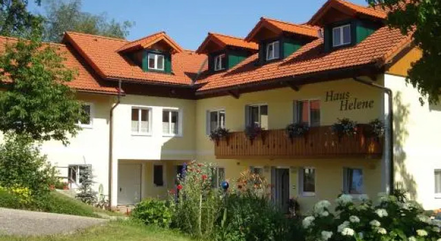Haus Helene Pension, Prenota Hotel Schorfling am Attersee 