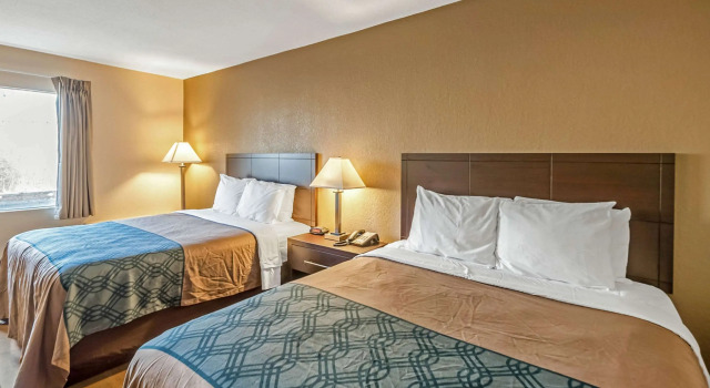 Четырёхместный номер Standard Econo Lodge Hagerstown