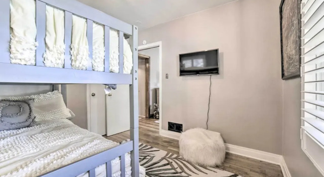 Hot Tub + Walk to Midtown! Reno Retreat, Забронировать Отель Отели Рино 3 звезды, рядом с Washoe Golf Course, 3*