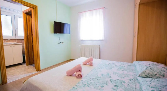 Apartments Sara, Забронировать Апартаменты/квартира Отели Подстраны с парковкой, рядом с Частный Пляж «Вилла Палмс Апартментс Никса Рузич», Парковка