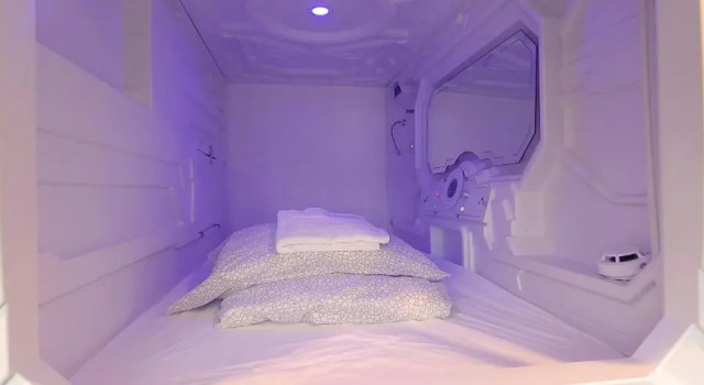 Кровать в общем номере (мужской номер) U Street Capsule Hostel