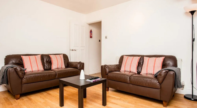 Bright &Spacious Family Home near London Bridge, Забронировать Отель Отели Лондона 3 звезды, рядом с St Olaf House, 3*