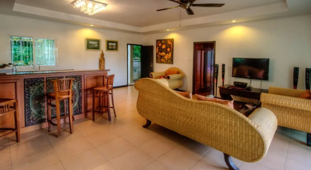 Pommard Villa by Jetta
