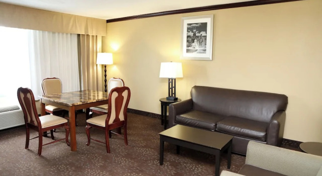 Двухместный люкс Holiday Inn Chicago Oakbrook by IHG