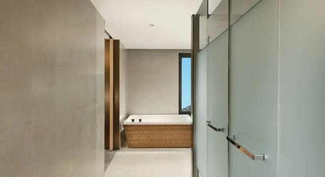 Номер Standard c 1 комнатой с балконом и с видом на горы Crowne Plaza Zunhua Hot Spring Town by IHG