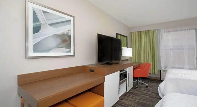 Четырёхместный люкс c 1 комнатой Hampton Inn & Suites Kansas City-Merriam