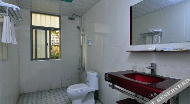 8 Tian Express Hotel