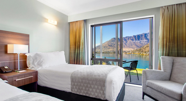 Holiday Inn Queenstown Frankton Road by IHG, Забронировать Отель Отели South Island с парковкой, Парковка