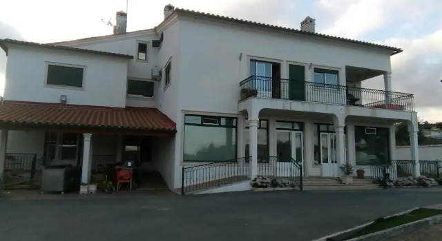 Apartment With 2 Bedrooms in Urqueira, With Wonderful Mountain View, Pool Access, Enclosed Garden, Prenota Appartamento Hotel a Ourem con piscina, Piscina