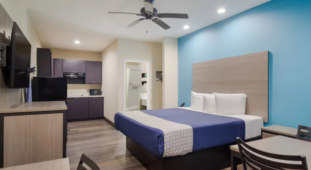 Номер Deluxe Scottish Inns & Suites Hitchcock-Santa Fe