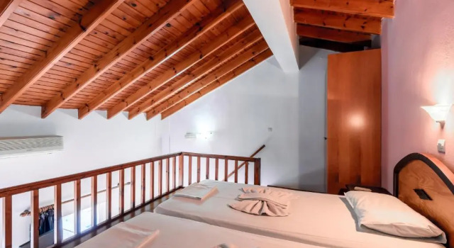 APARTMENT3 50metres from THE sea 'NEW LISTING'
