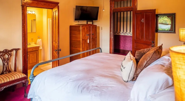 Magpie Inn, Book Hotel Mineral Wells Texas