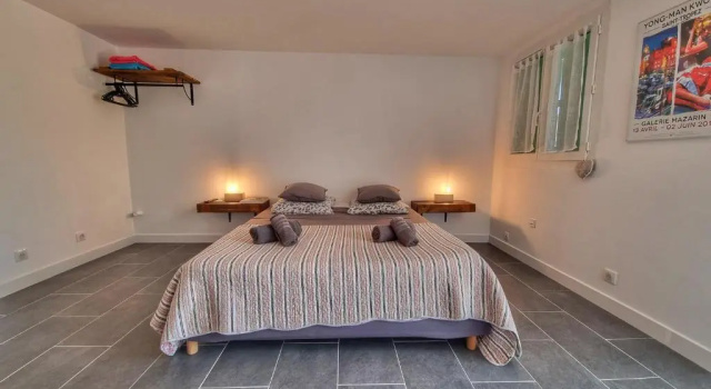 La Maison Du Bonheur, Rezerwuj Bed and Breakfast Hotele w Cotignac z basenem, Basen