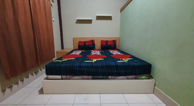 Номер Standard OYO 90976 Bagus Family Kost