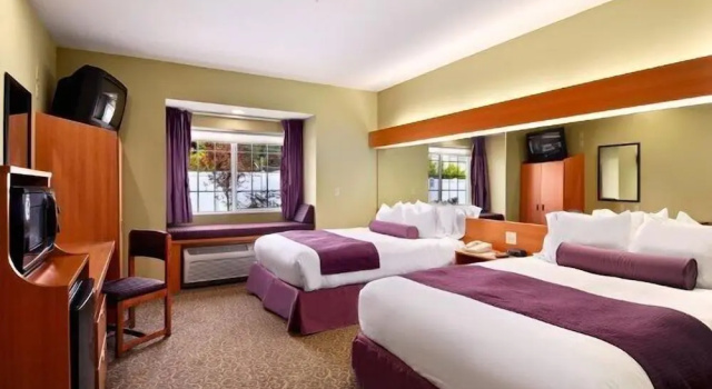 Четырёхместный номер Superior Stay Beyond Inn & Suites