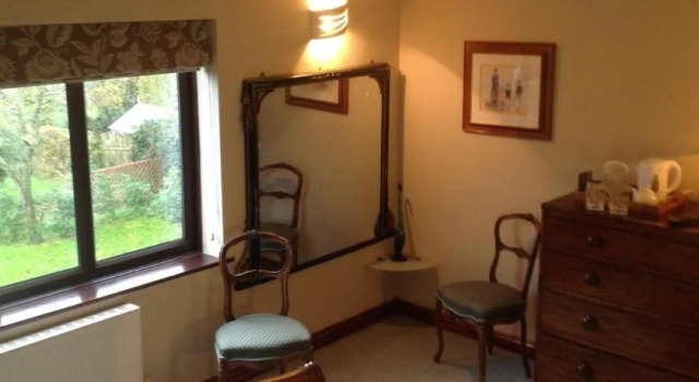 Redroofs, Rezervați Hotel Hoteluri în Gloucestershire cu parcare, Parcare
