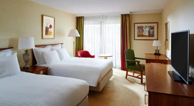 Четырёхместный номер Deluxe The Aberdeen Dyce Hotel