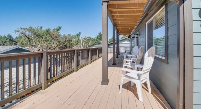 Коттедж Chic Westport Vacation Rental, Walk to Beach!