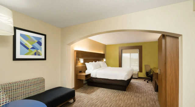 Двухместный номер Standard Holiday Inn Express Hotel & Suites Louisville East by IHG