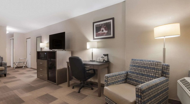 Шестиместный номер Standard Best Western St Catharines Hotel & Conference Centre