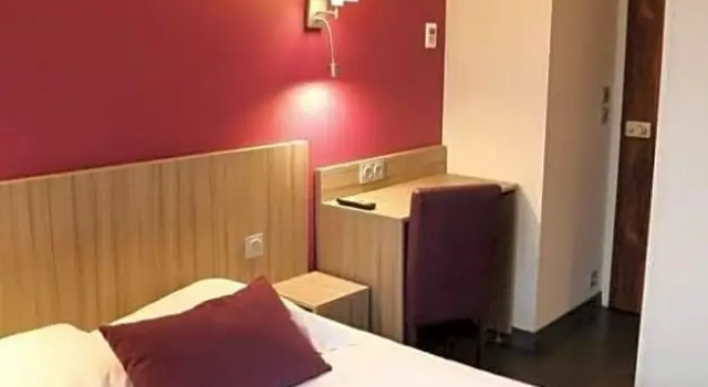HOTEL DU COMMERCE, Prenota Hotel La Chatre 