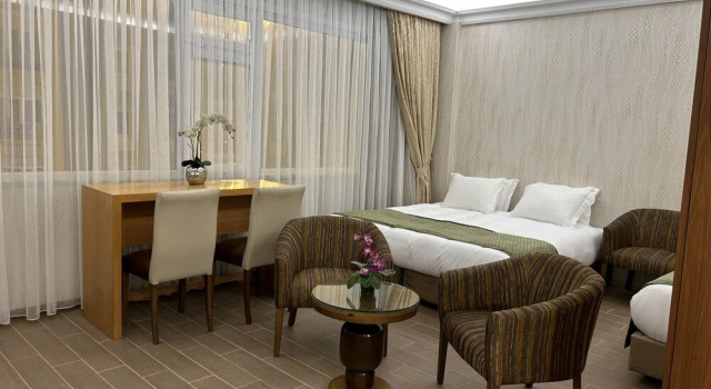 Lily Rooms