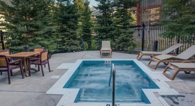 SPACIOUS 3-Br Luxury Condo | HEATED Pool + 3 Hot Tubs | Pool Table | Hm Theatre