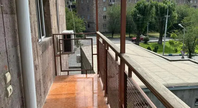 Yerevan nice apartment with balcony for rent, Prenota Appartamento Erevan Armenia