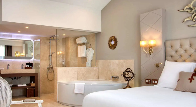 Номер Standard Grand Hotel Des Sablettes Plage, Curio Collection By Hilton