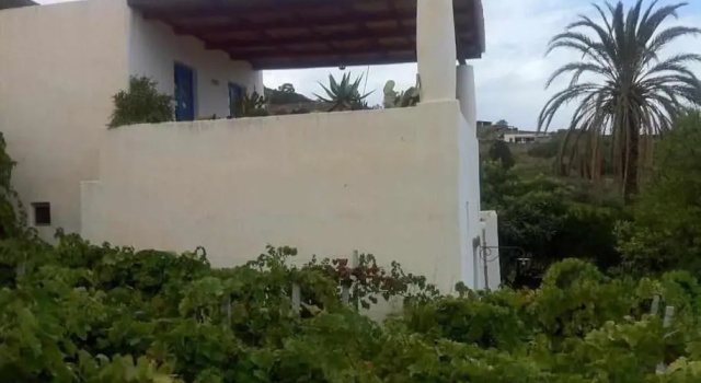 Коттедж c 1 комнатой House Il Mandarino, terrace overlooking the sea