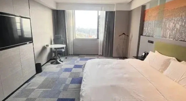 Deluxe Suite Ruining Hotel