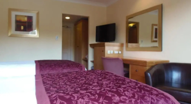 Трёхместный семейный номер Standard Lakeside International Hotel
