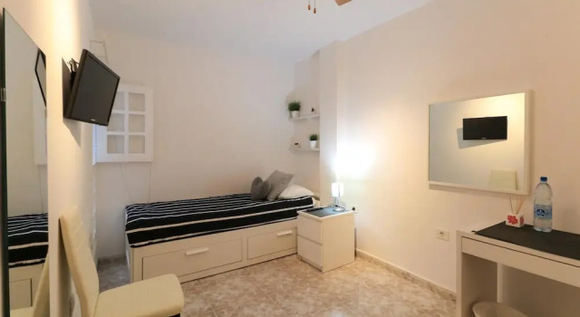 #3 Private Room Renovated Apt Habi, Забронировать Отель Отели Лас-Пальмас-де-Гран-Канария 3 звезды, рядом с Театр Cuyas, 3*