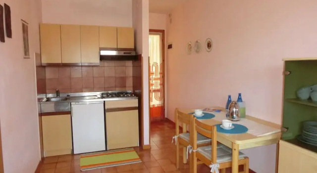 Апартаменты Cozy one bedroom apartment with pool and AC