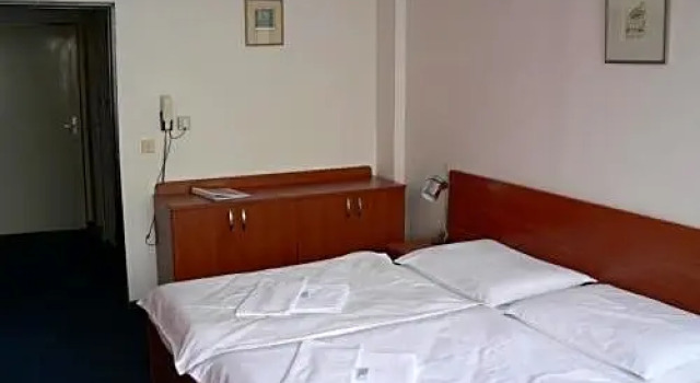 CMC Residence & Conference Inn, Reserva ahora Hotel Čelákovice Bohemia Central