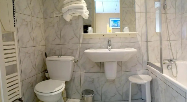 Номер Standard Logis Hôtel & Restaurant Arcombelle