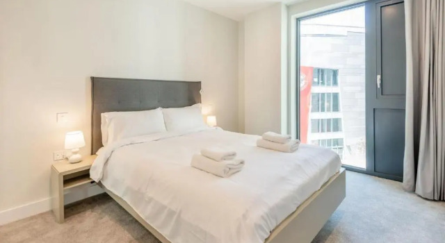 Апартаменты Spacious and Bright Apartments in Brentford