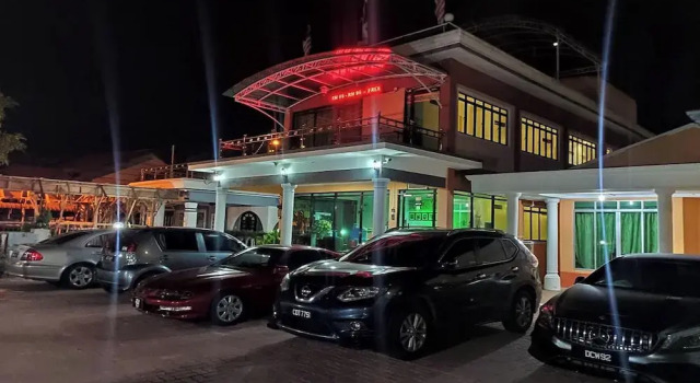 Darul Salam Inn, Rezervovat Hotel Hotely v Kerteh s bazénem, Bazén