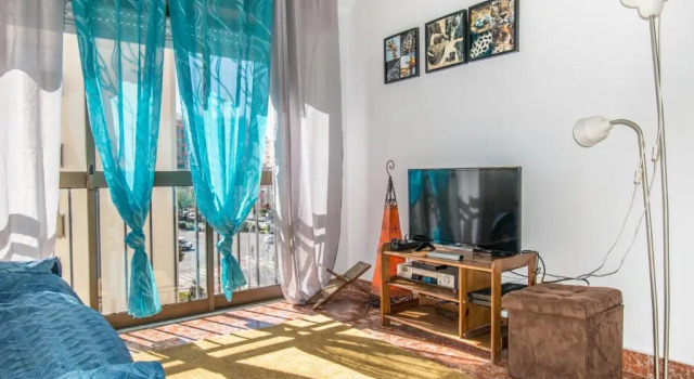 Perfect to Enjoy Lisbon Cascais and Sintra at 1200 metres to metro blue line and Sintra Rail line, Rezerwuj Hotel Amadora Lisbon Region