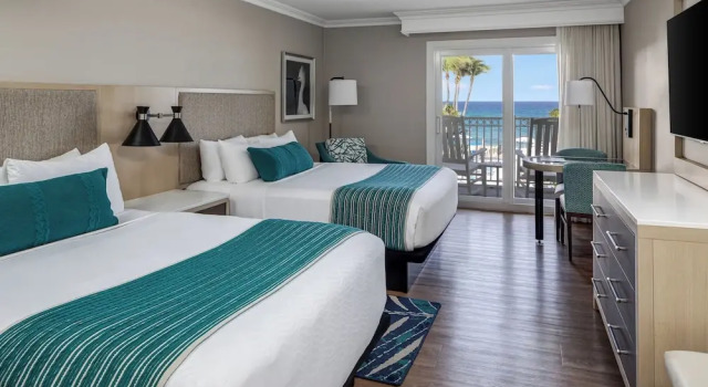 Четырёхместный номер Standard с частичным видом на океан Delray Sands Resort