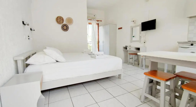 Студия с видом на сад Emilia Apartments