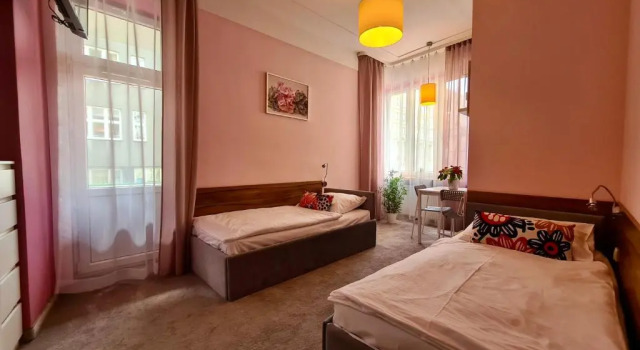 Hostel Moderna Rest, Забронировать Хостел Отели Катовице с парковкой, рядом с Силезский университет, Парковка