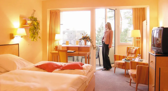 FischerHotels, Забронировать Отель Отели Бад-Бевензен с завтраком, рядом с Тропа по вершинам деревьев, Завтраки