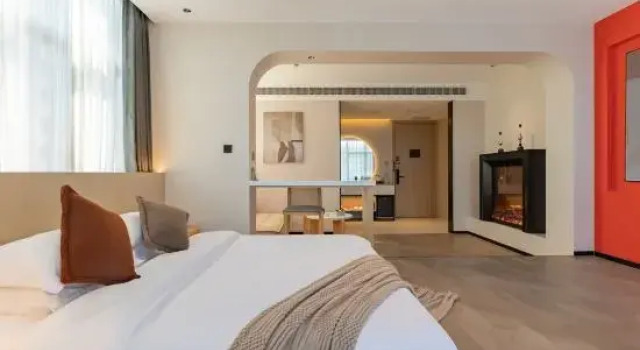 Люкс Luxury Lisi Future Hotel (Qingdao University of Petroleum Branch)