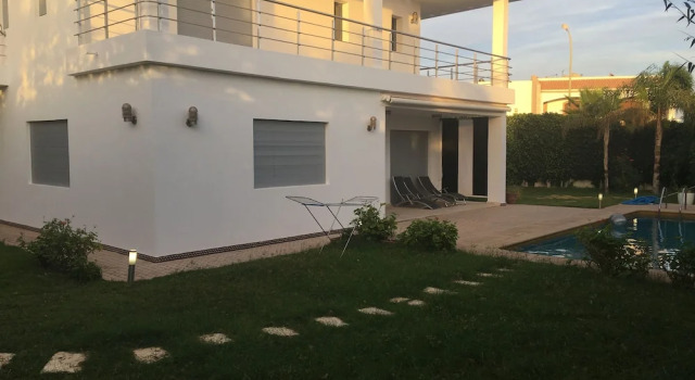 Luxurious 5 Bedrooms Villa Ref HI51053
